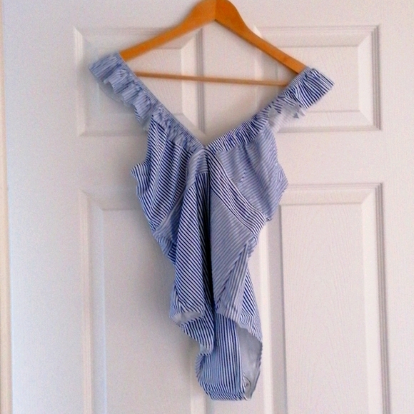 One-peace swimsuit - Picture 3 of 3